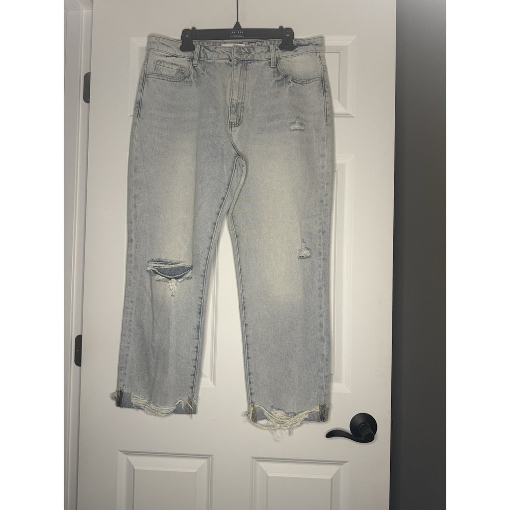 Vervet Distressed Denim Jeans Light Wash 32 Style V2984 Cut 53059